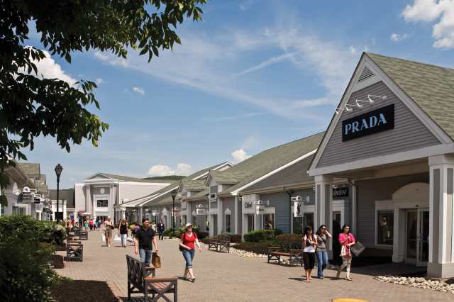 Fun Friday: Woodbury Common Premium Outlets | The Brooklyn Woman